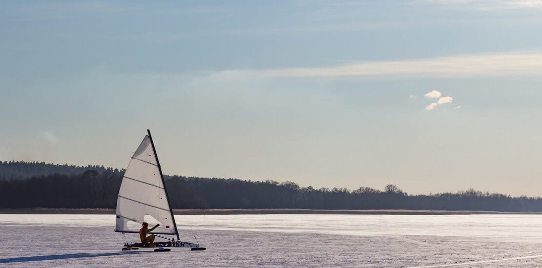 Eissegeln: Mit 100 Stundenkilometern über eine spiegelglatte Fläche