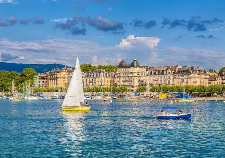 Segeln zwischen zwei Ländern auf dem Genfersee