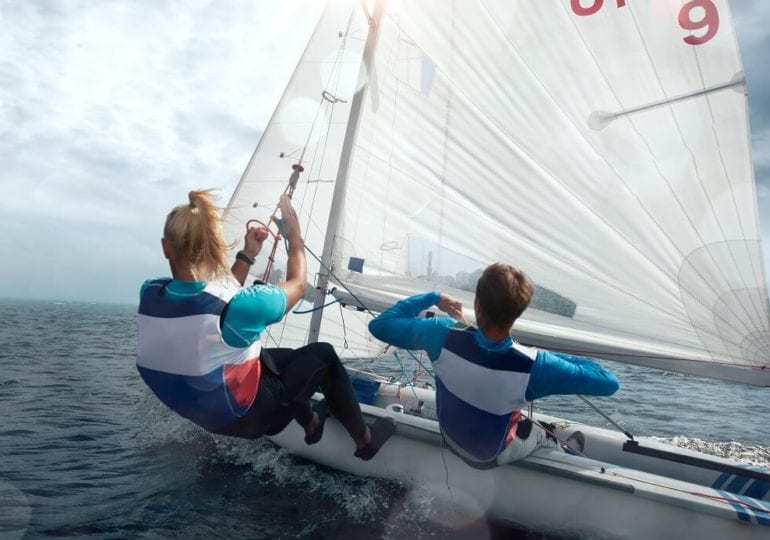 Unterwegs mit eingebautem Auftrieb: Wissenswertes über das Jollensegeln