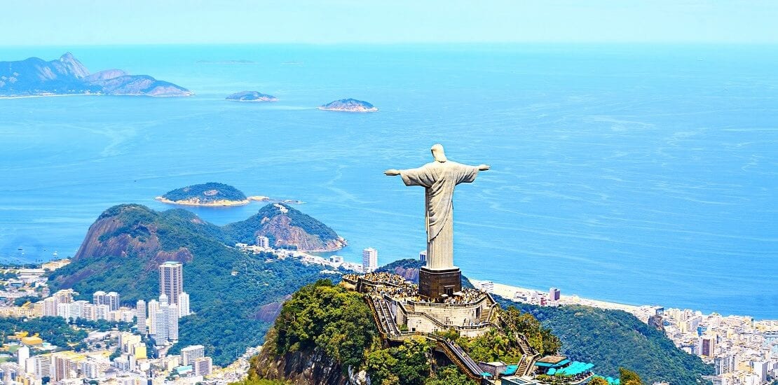 Fantastische Buchten in den Gewässern bei Brasilien erkunden