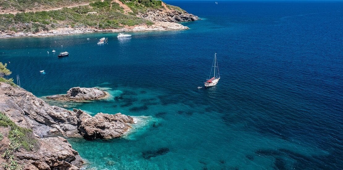 Aufregender Segeltörn vor der Küste von Italien