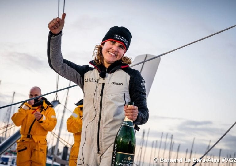 Vendée Globe: Erste Skipperin mit Rekordzeit im Zielhafen eingelaufen
