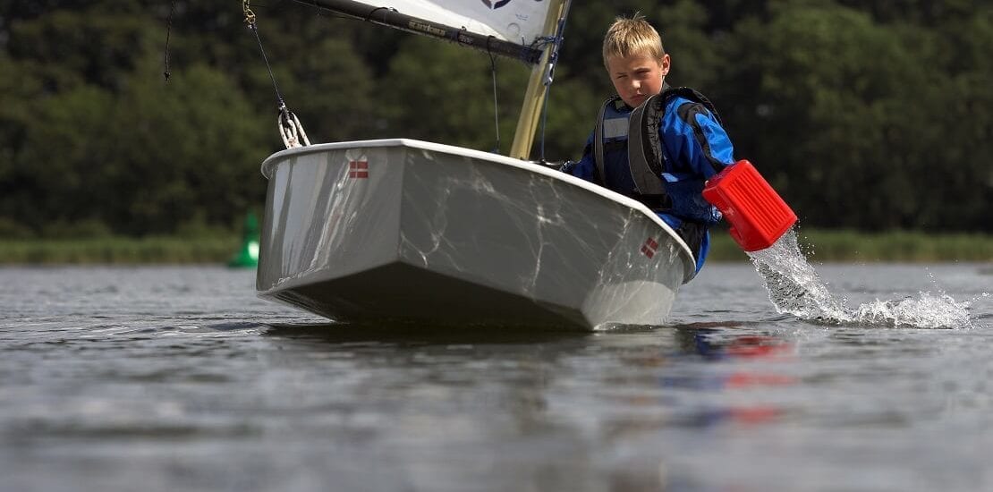 Mit der Jolle übers Wasser: Segeln für Kinder