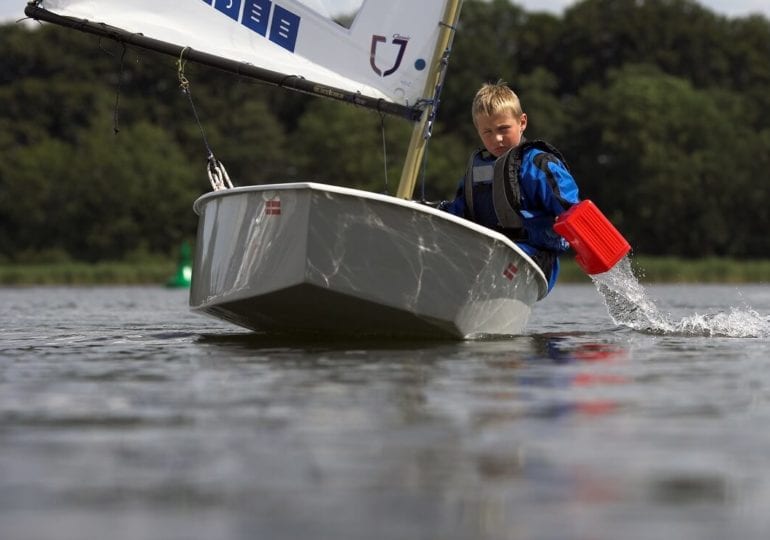 Mit der Jolle übers Wasser: Segeln für Kinder