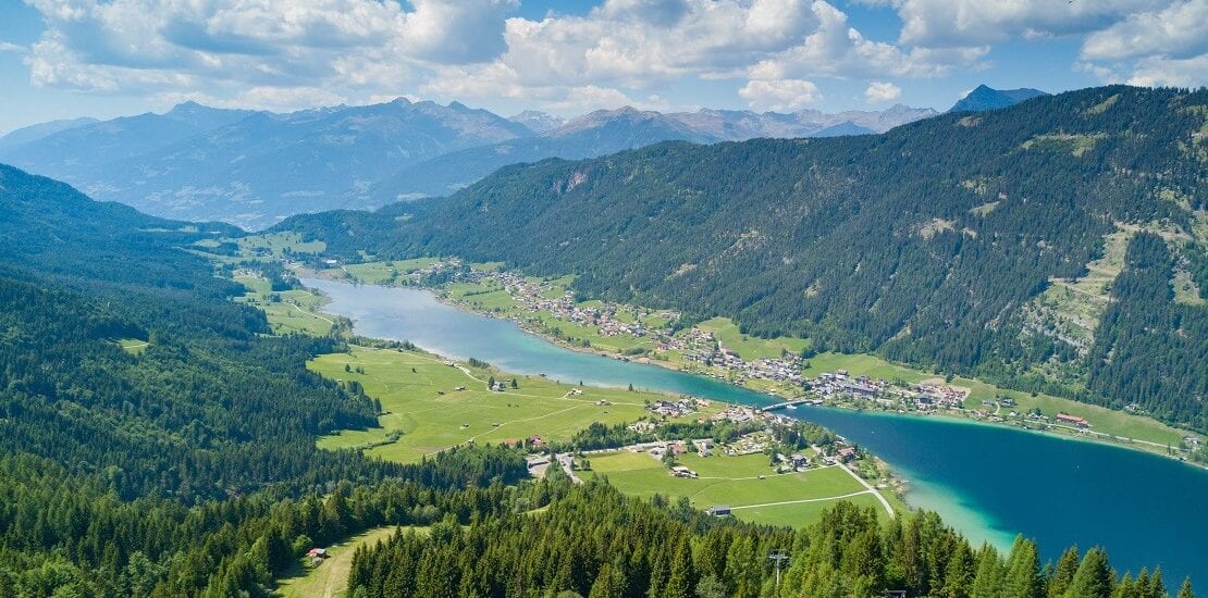 Der Weissensee: Das in allen Blautönen schimmernde Gewässer in Kärnten