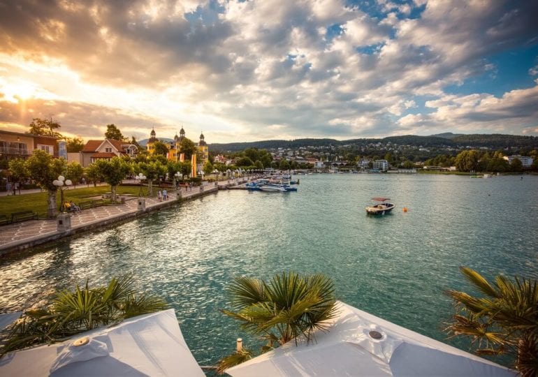 Der sagenumwobene Wörthersee lädt zum Segeln ein