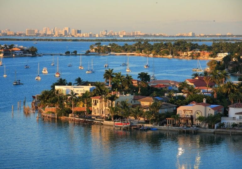 Von imposanter Skyline und paradiesischer Landschaft – 3 der schönsten Häfen der Welt