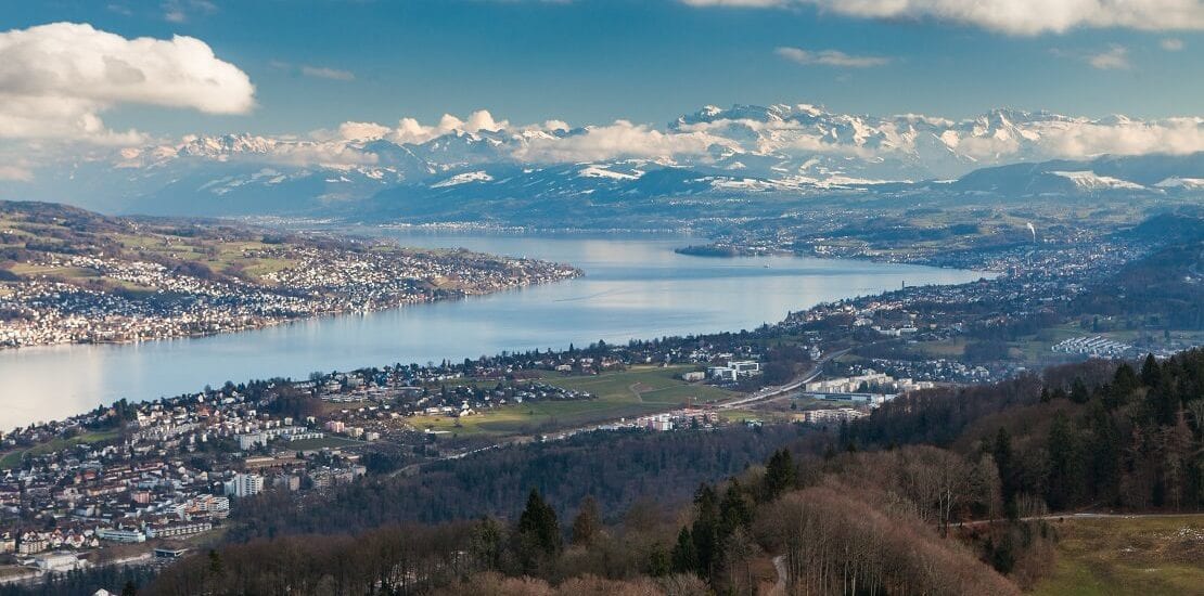 Der Zürichsee: Segeln zwischen ursprünglicher Natur und Großstadttrubel