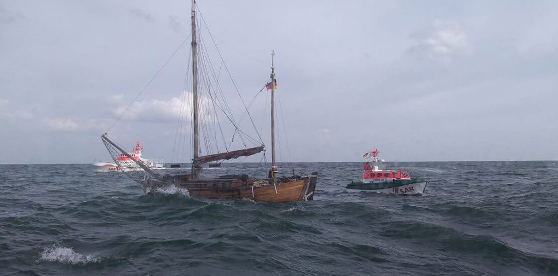 Hubschrauber-Einsatz: Solo-Segler von sinkendem Segelboot gerettet