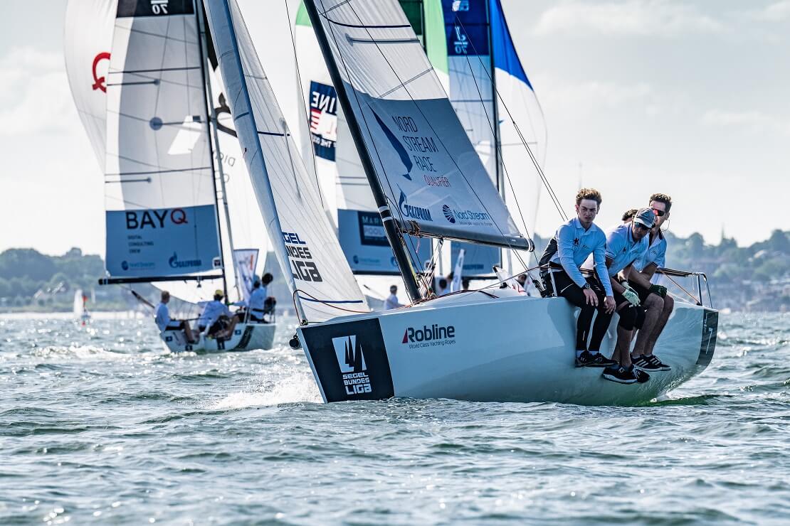 Düsseldorfer Yacht Club auf dem Boot in der 2. Segel-Bundesliga