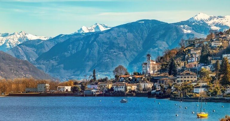 Segeln auf dem Lago Maggiore in Italien und der Schweiz